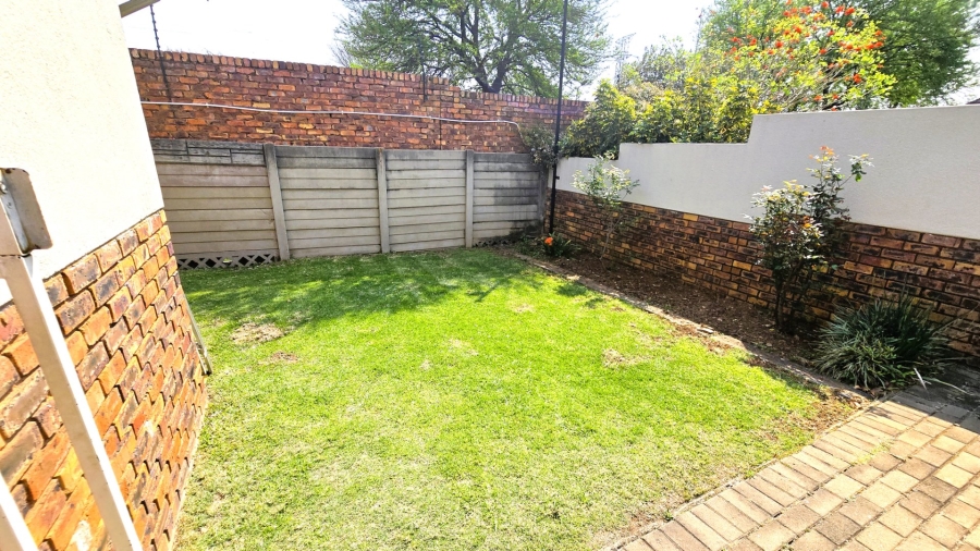2 Bedroom Property for Sale in Erasmuskloof Gauteng
