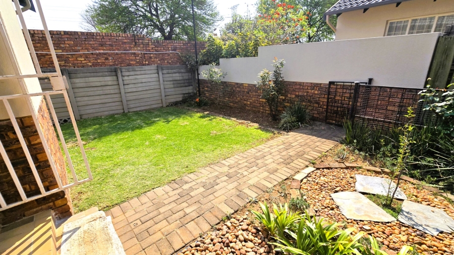 2 Bedroom Property for Sale in Erasmuskloof Gauteng