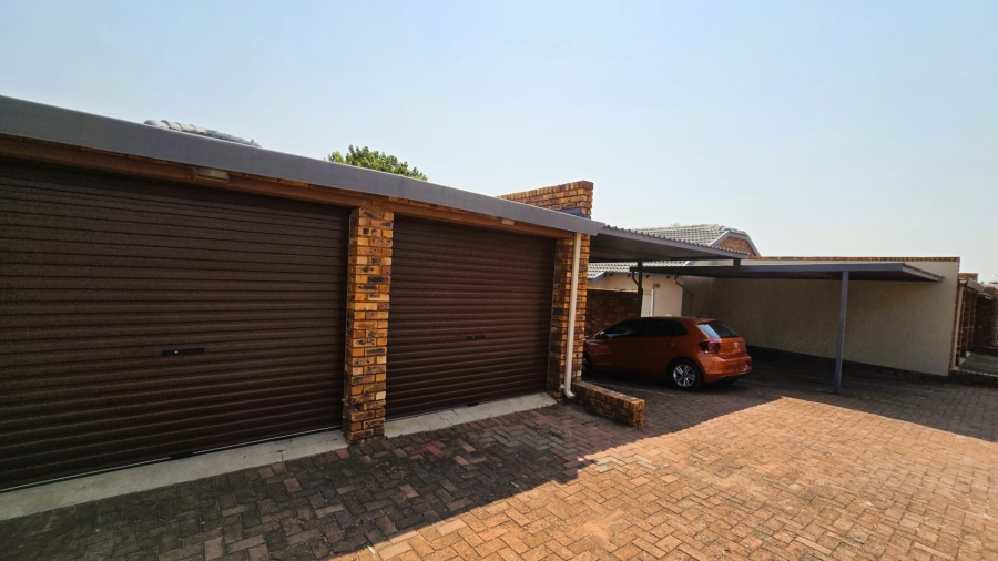 2 Bedroom Property for Sale in Erasmuskloof Gauteng