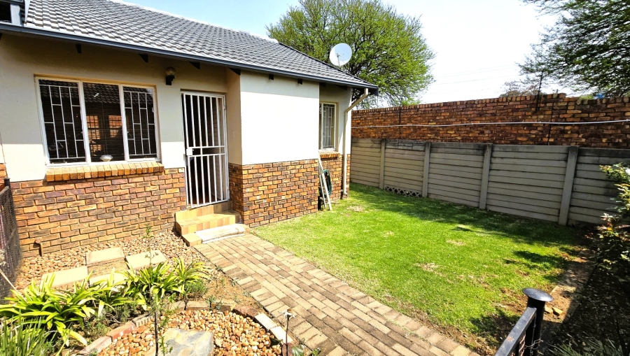 2 Bedroom Property for Sale in Erasmuskloof Gauteng