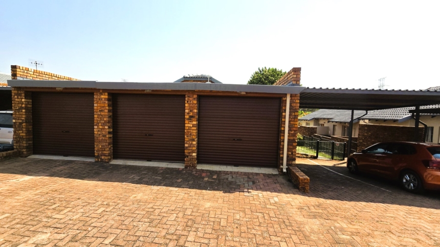 2 Bedroom Property for Sale in Erasmuskloof Gauteng