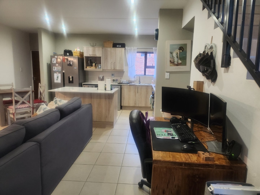 To Let 3 Bedroom Property for Rent in Bromhof Gauteng