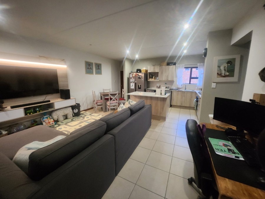 To Let 3 Bedroom Property for Rent in Bromhof Gauteng