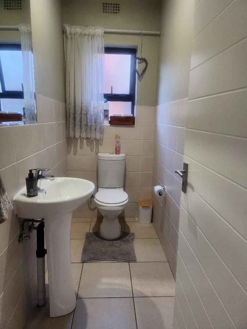 To Let 3 Bedroom Property for Rent in Bromhof Gauteng