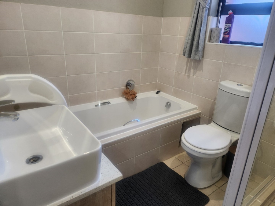 To Let 3 Bedroom Property for Rent in Bromhof Gauteng