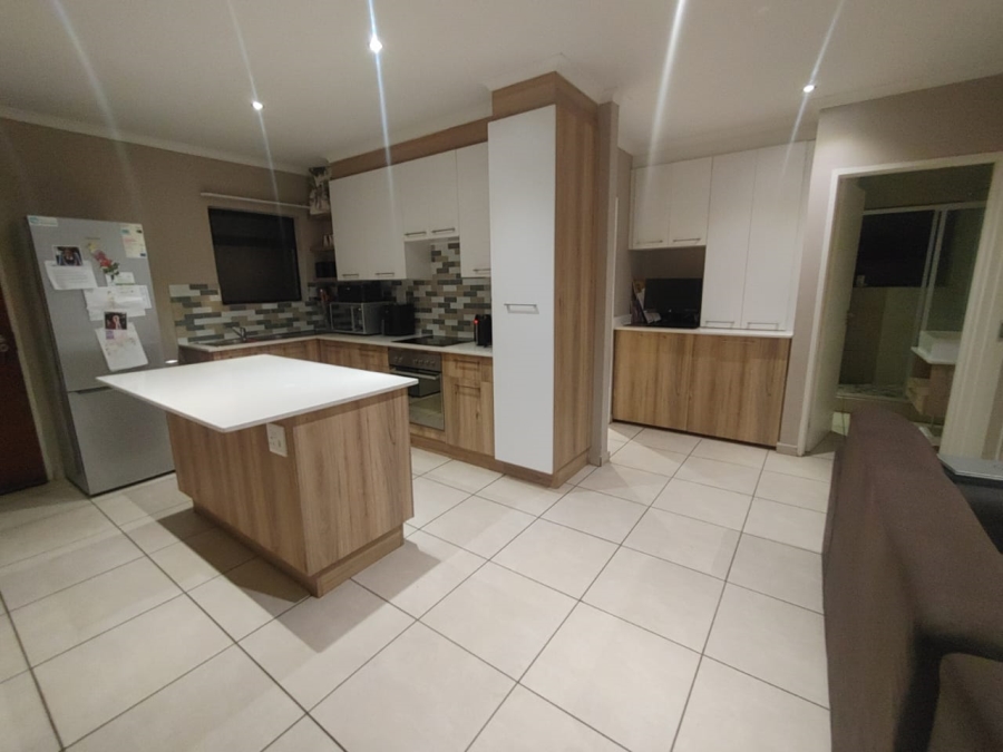 2 Bedroom Property for Sale in Die Hoewes Gauteng
