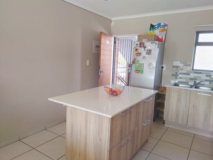 2 Bedroom Property for Sale in Die Hoewes Gauteng