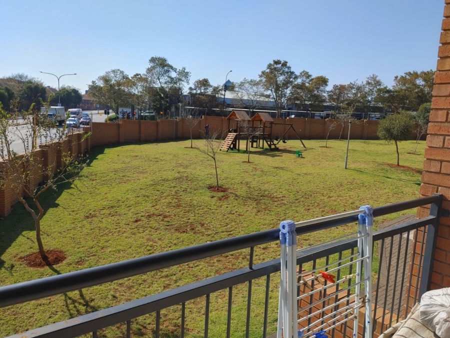 2 Bedroom Property for Sale in Die Hoewes Gauteng