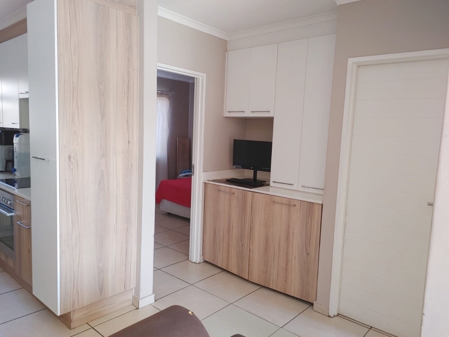 2 Bedroom Property for Sale in Die Hoewes Gauteng