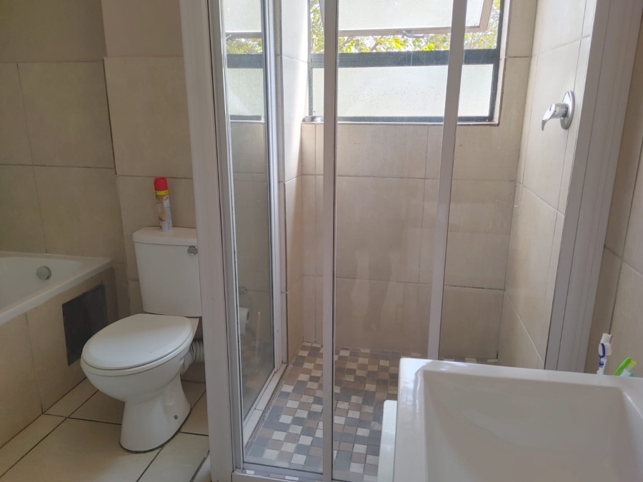2 Bedroom Property for Sale in Die Hoewes Gauteng