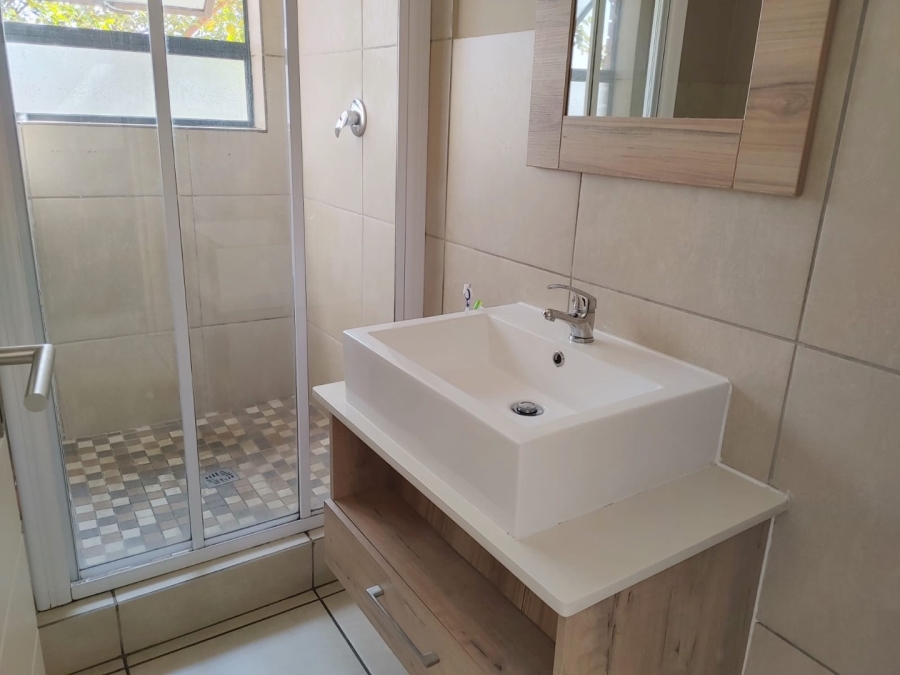 2 Bedroom Property for Sale in Die Hoewes Gauteng