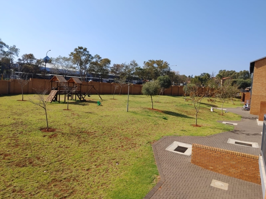 2 Bedroom Property for Sale in Die Hoewes Gauteng