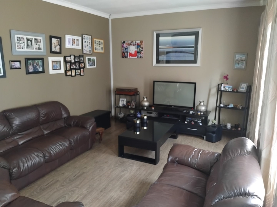 3 Bedroom Property for Sale in Symhurst Gauteng