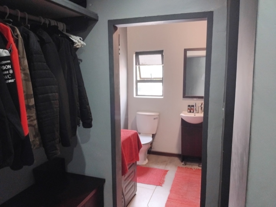 3 Bedroom Property for Sale in Edenvale Central Gauteng