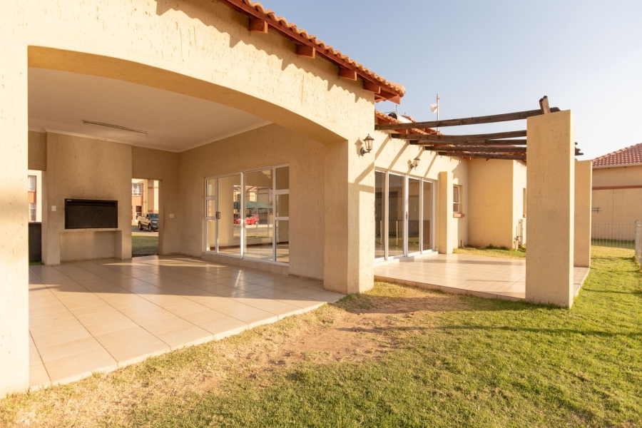 2 Bedroom Property for Sale in Ormonde View Gauteng