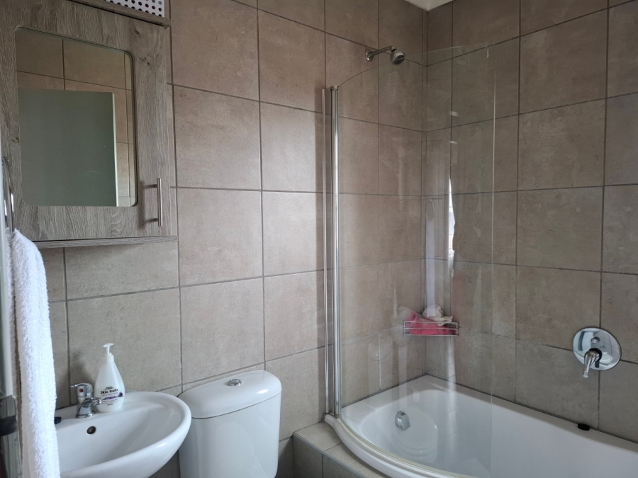2 Bedroom Property for Sale in Montana Tuine Gauteng