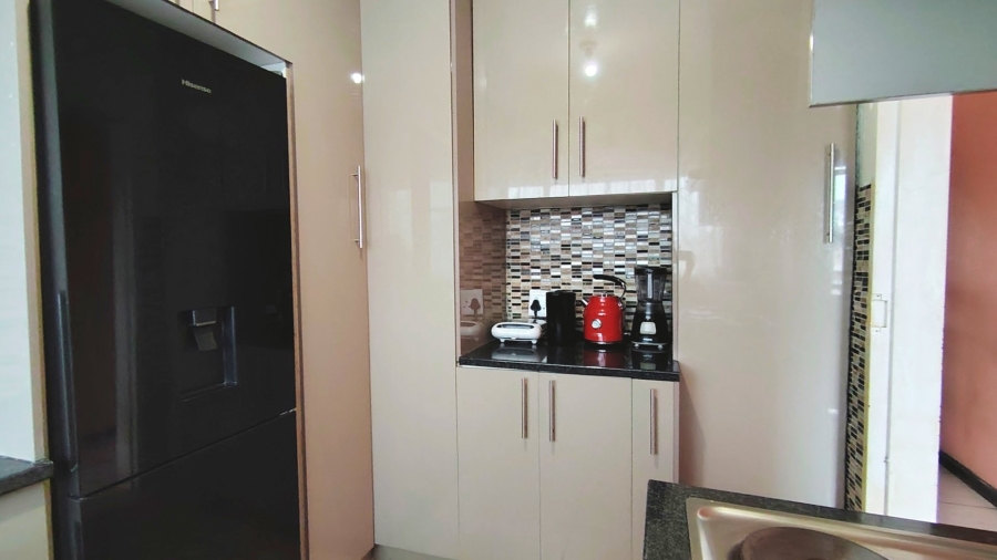 2 Bedroom Property for Sale in Three Rivers Gauteng