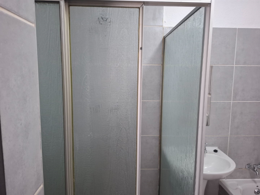 2 Bedroom Property for Sale in Edenvale Central Gauteng