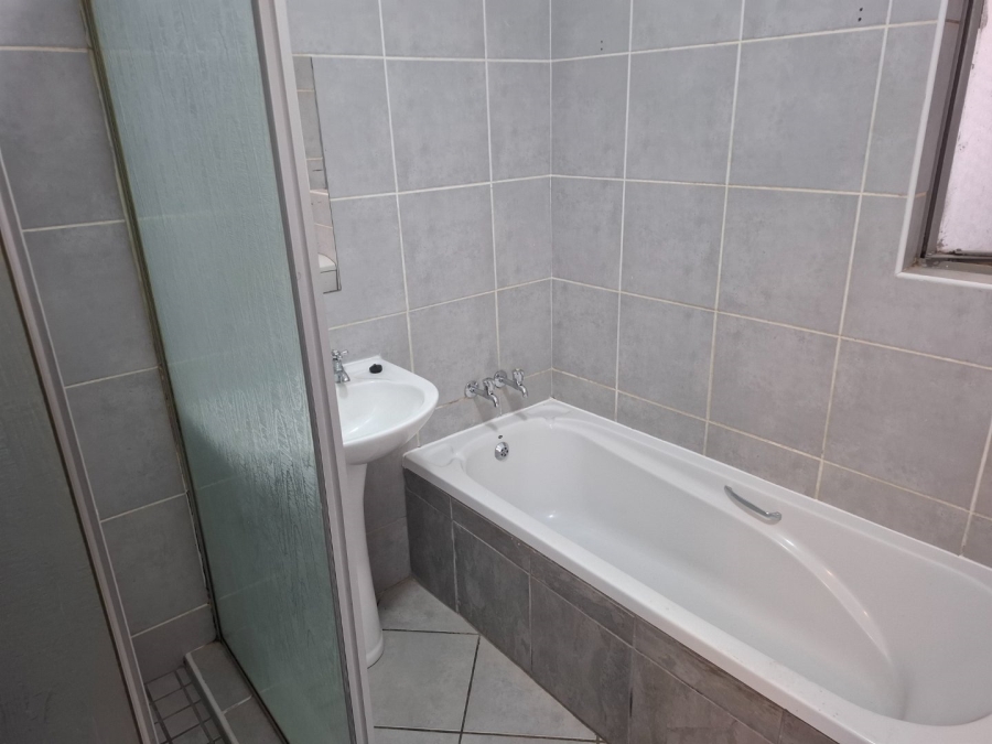 2 Bedroom Property for Sale in Edenvale Central Gauteng