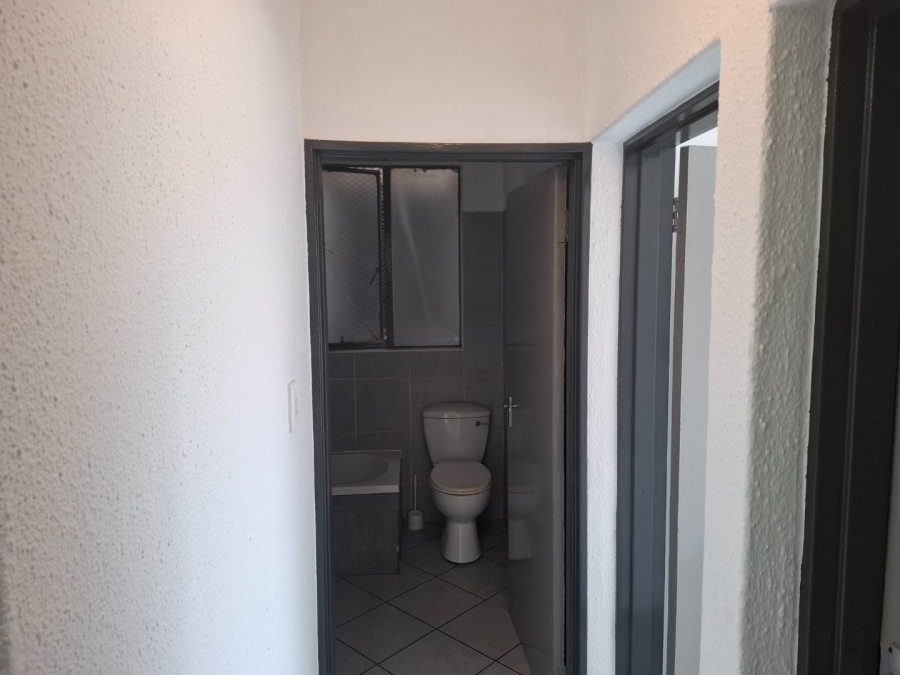 2 Bedroom Property for Sale in Edenvale Central Gauteng