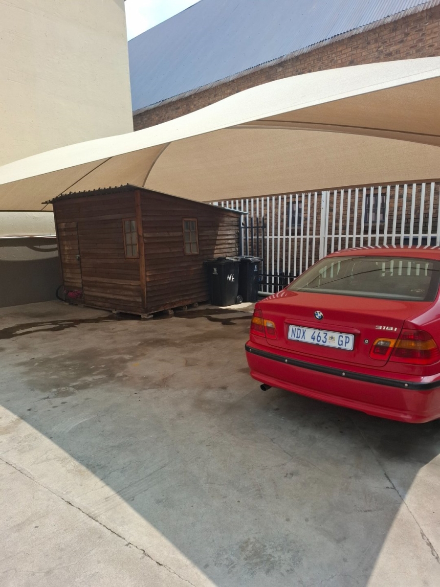 2 Bedroom Property for Sale in Edenvale Central Gauteng