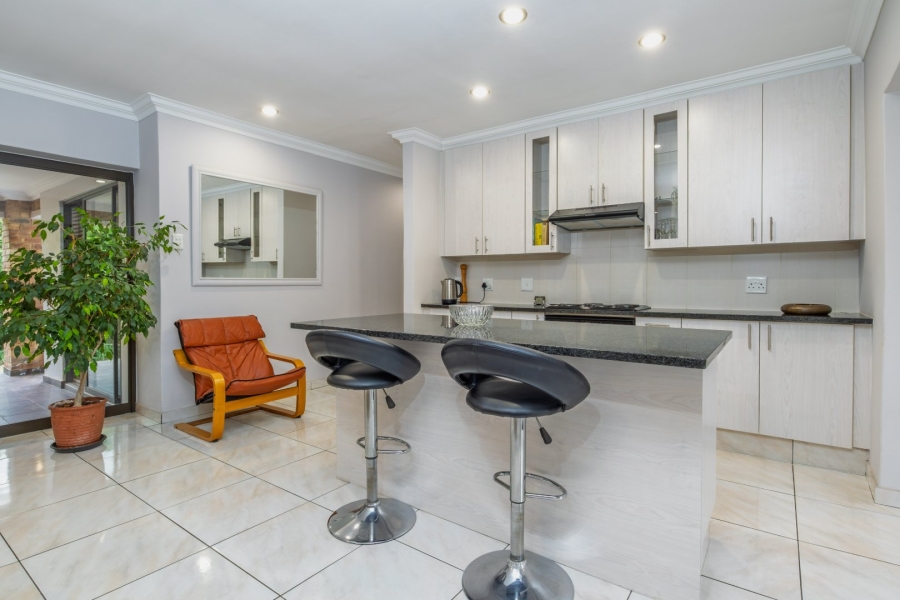 3 Bedroom Property for Sale in Lakeside Village Gauteng