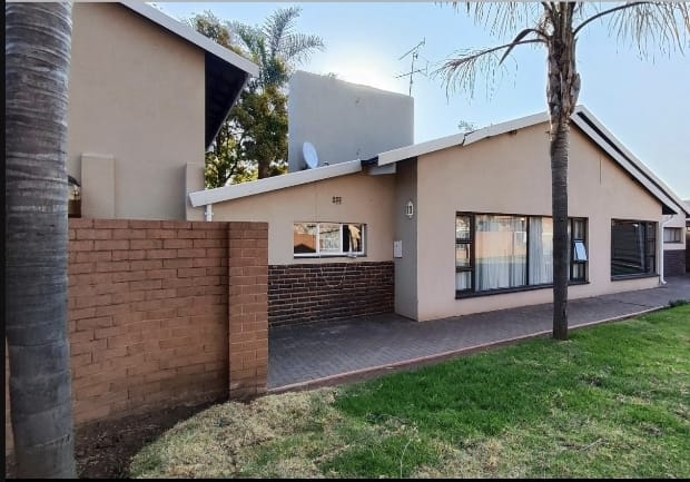 4 Bedroom Property for Sale in Farrarmere Gauteng