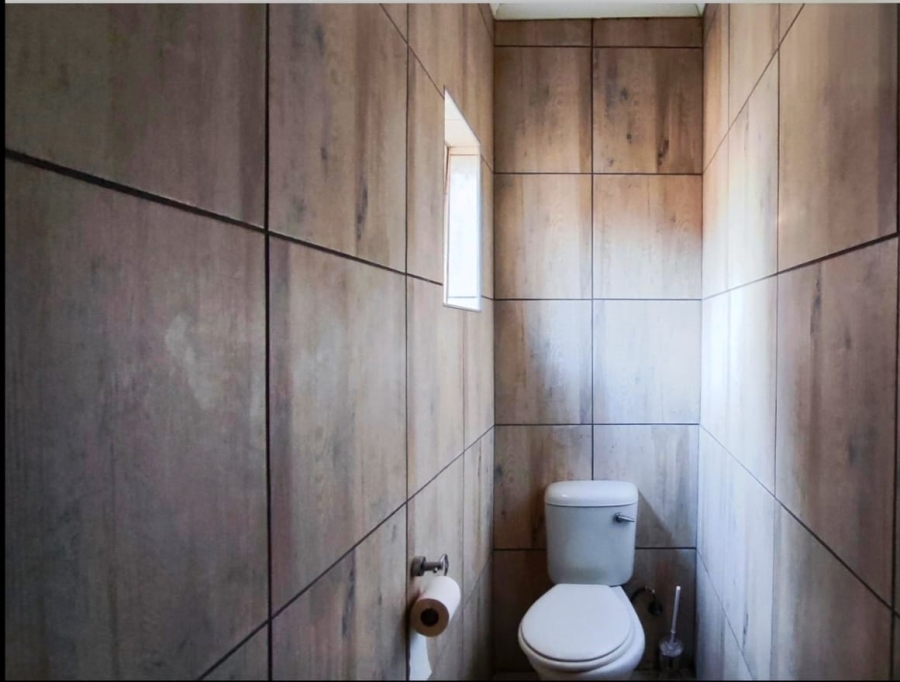 4 Bedroom Property for Sale in Farrarmere Gauteng