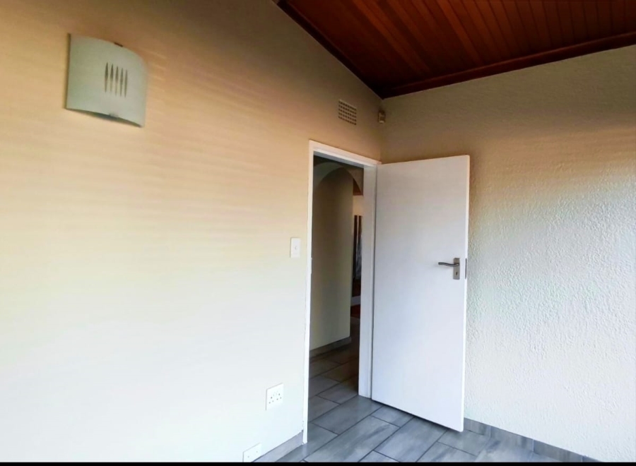 4 Bedroom Property for Sale in Farrarmere Gauteng