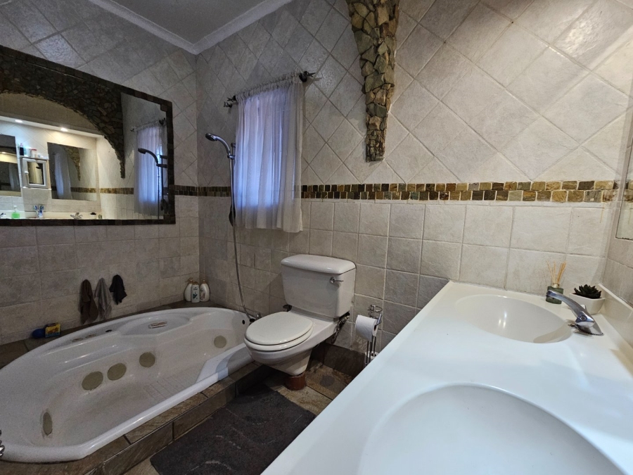 4 Bedroom Property for Sale in Vanderbijlpark CW 3 Gauteng