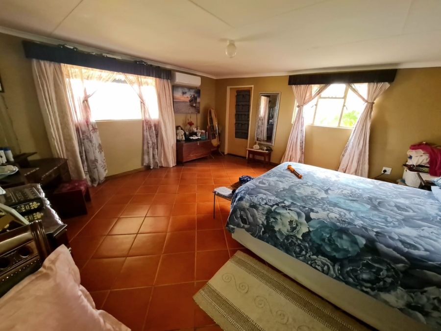 Commercial Property for Sale in Honingneskrans Ah Gauteng