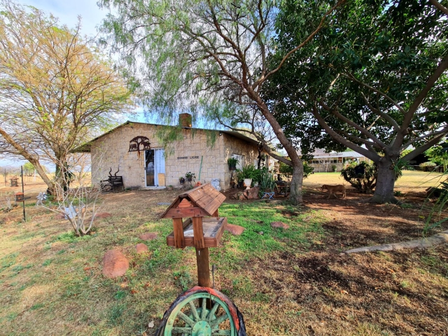 Commercial Property for Sale in Honingneskrans Ah Gauteng