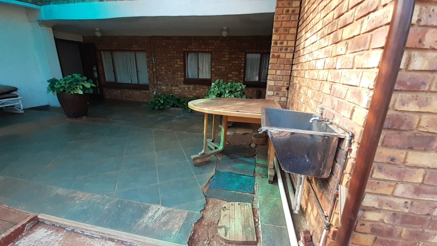  Bedroom Property for Sale in Pretoria North Gauteng