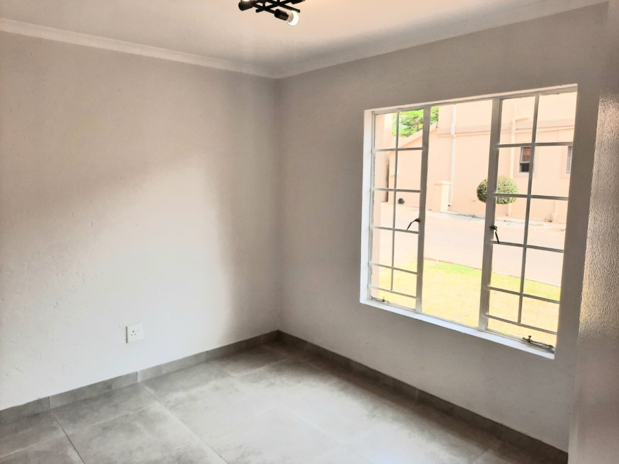 2 Bedroom Property for Sale in Wychwood Gauteng
