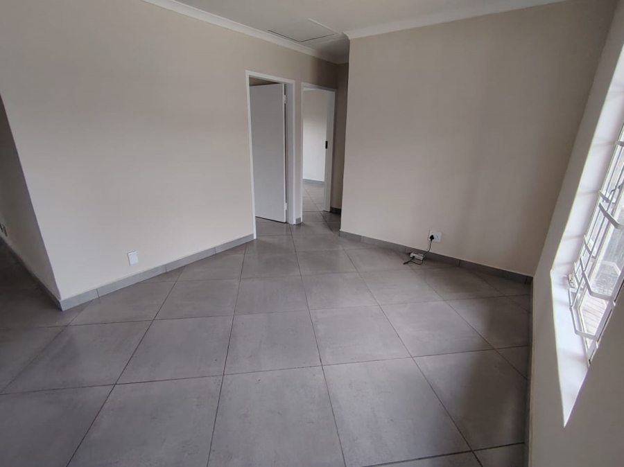 2 Bedroom Property for Sale in Rooihuiskraal North Gauteng