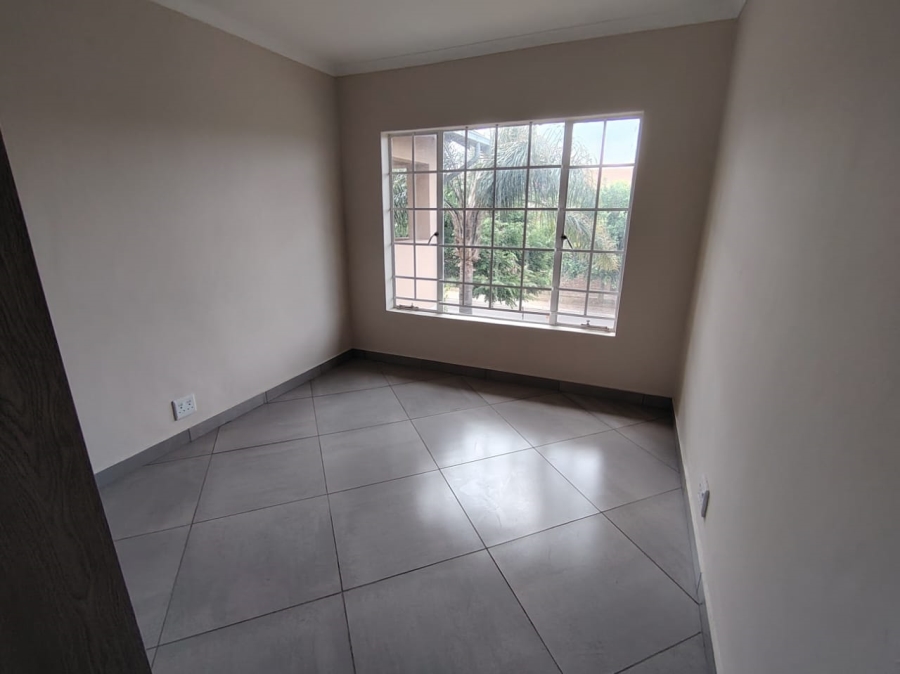 2 Bedroom Property for Sale in Rooihuiskraal North Gauteng