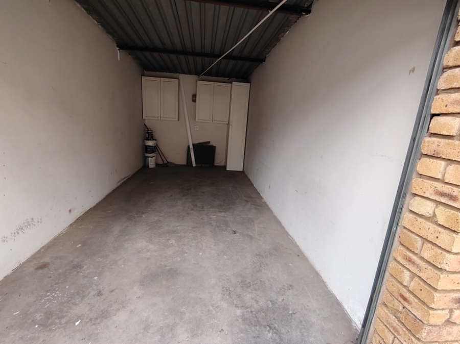 2 Bedroom Property for Sale in Rooihuiskraal North Gauteng