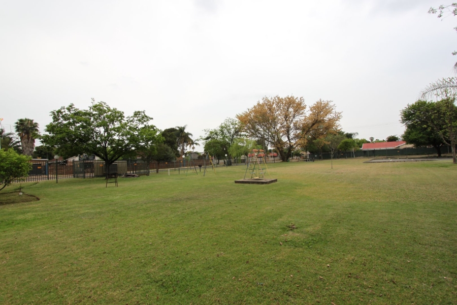 2 Bedroom Property for Sale in Queenswood Gauteng