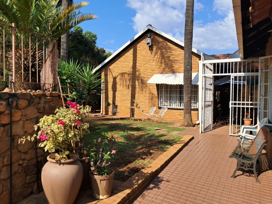 5 Bedroom Property for Sale in Mountain View Gauteng