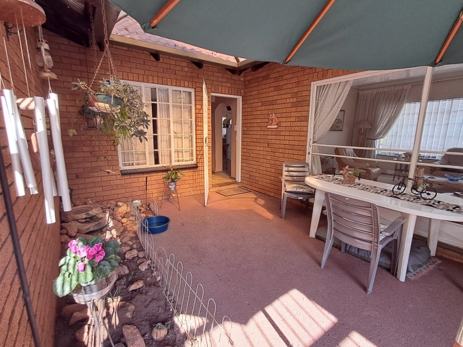 5 Bedroom Property for Sale in Mountain View Gauteng