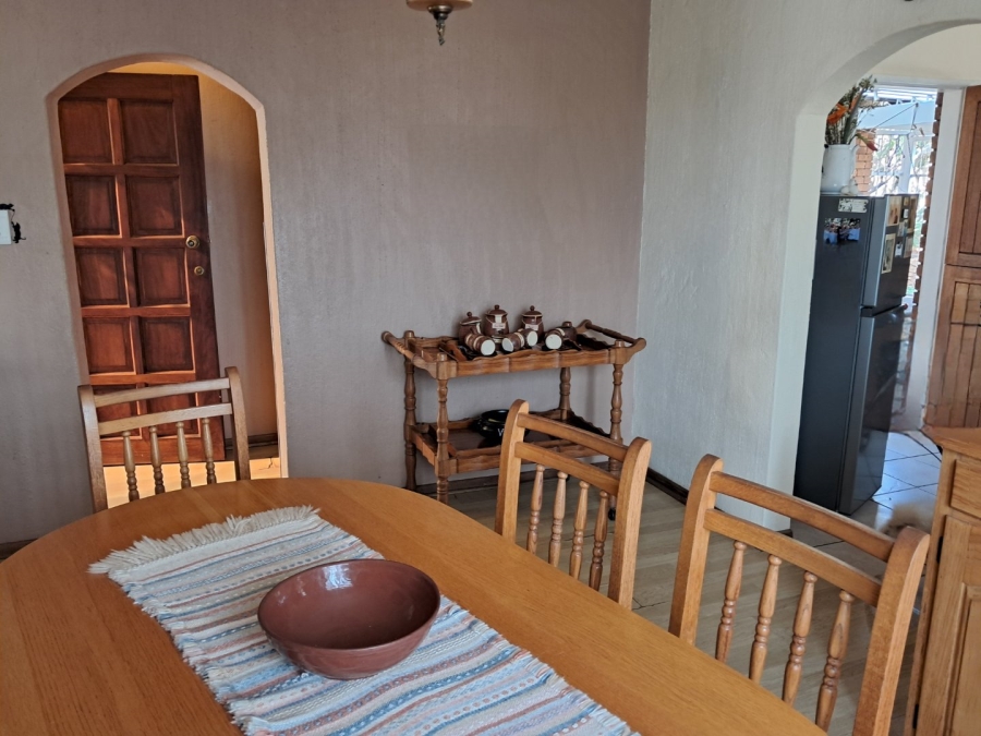 5 Bedroom Property for Sale in Mountain View Gauteng
