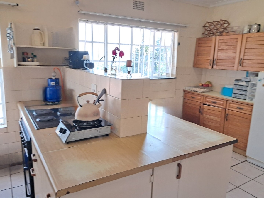 5 Bedroom Property for Sale in Mountain View Gauteng
