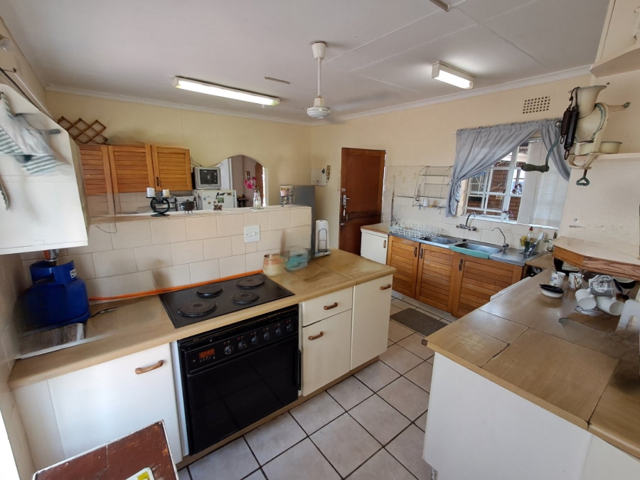 5 Bedroom Property for Sale in Mountain View Gauteng