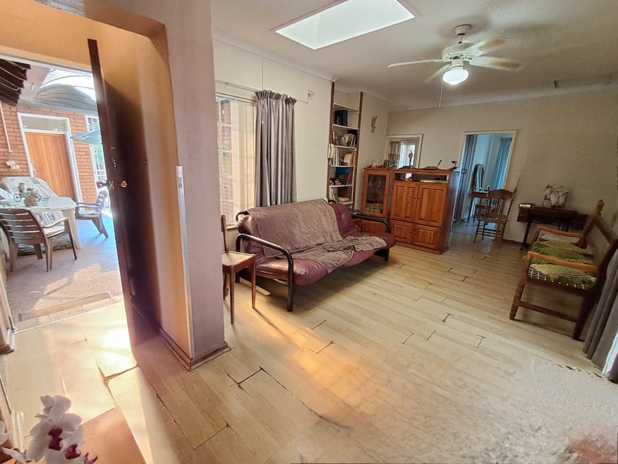 5 Bedroom Property for Sale in Mountain View Gauteng