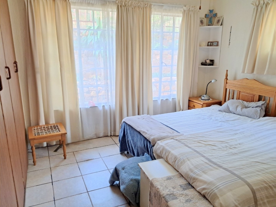 5 Bedroom Property for Sale in Mountain View Gauteng