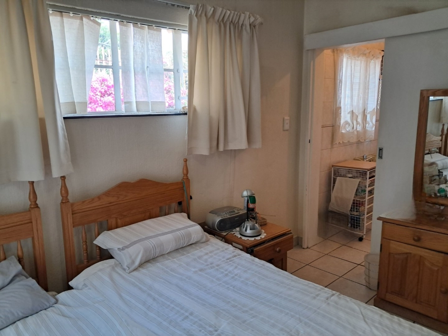 5 Bedroom Property for Sale in Mountain View Gauteng