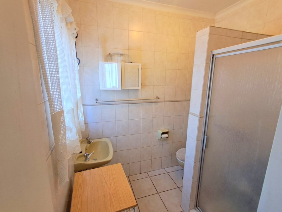 5 Bedroom Property for Sale in Mountain View Gauteng