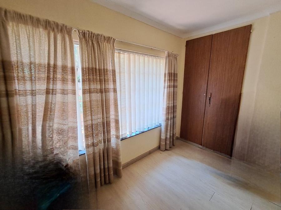 5 Bedroom Property for Sale in Mountain View Gauteng
