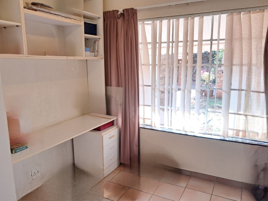 5 Bedroom Property for Sale in Mountain View Gauteng