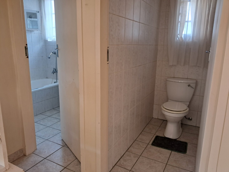 5 Bedroom Property for Sale in Mountain View Gauteng